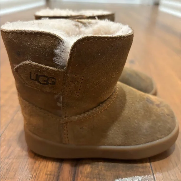 UGG Keelan Boot Size 4-5 - Picture 4 of 8